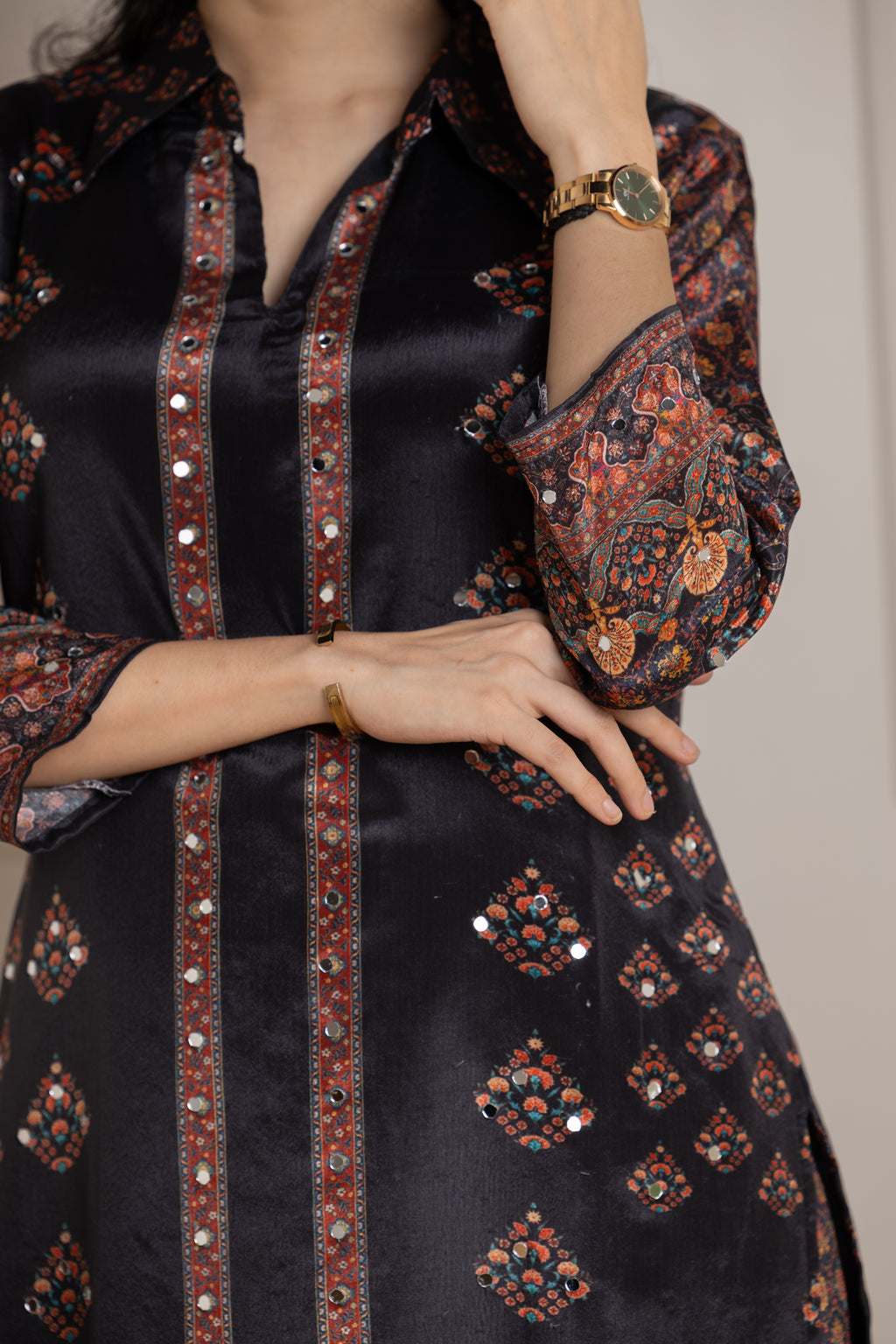 Zoya – Black Chinnon Mirror-Work