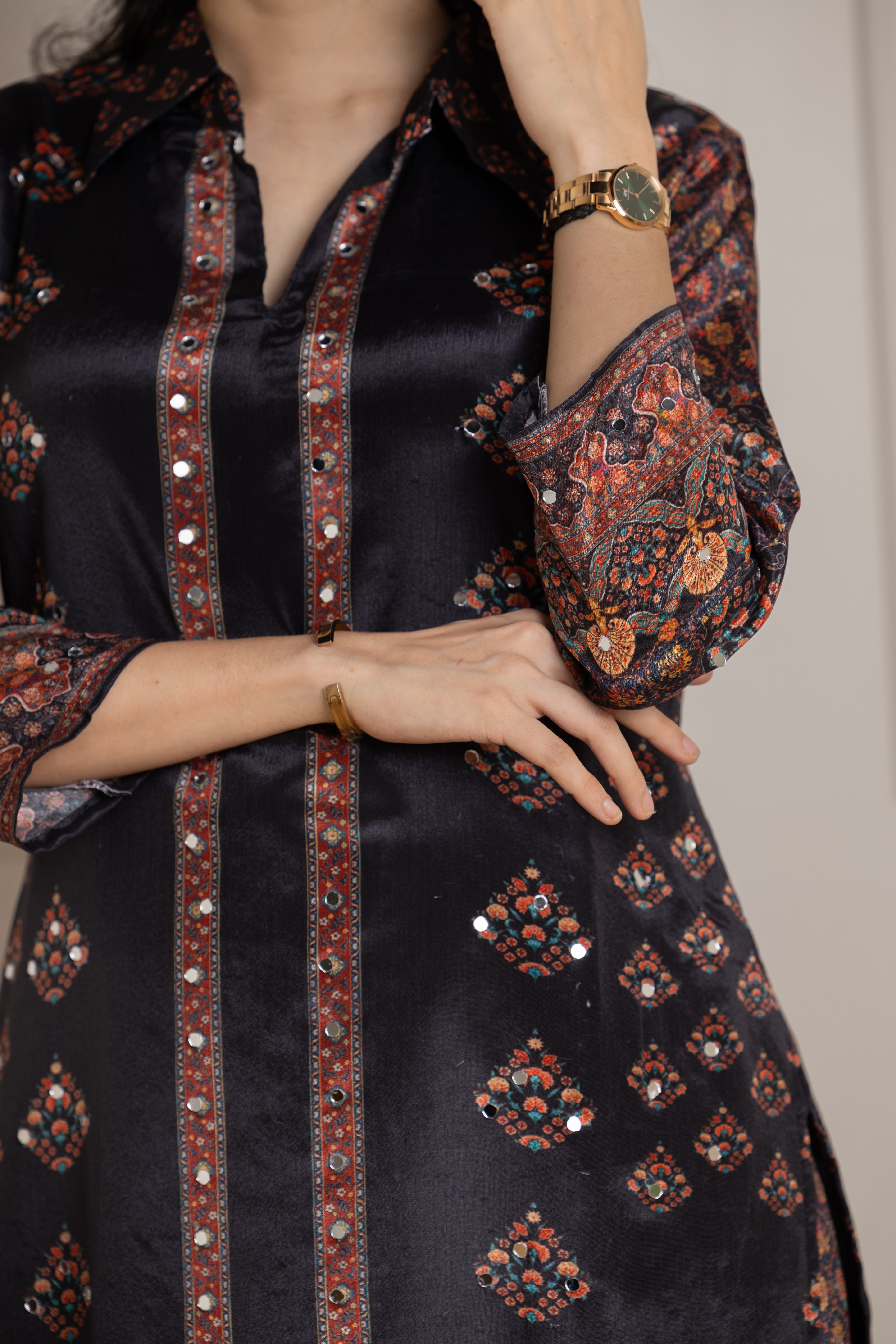 Zoya – Black Chinnon Mirror-Work