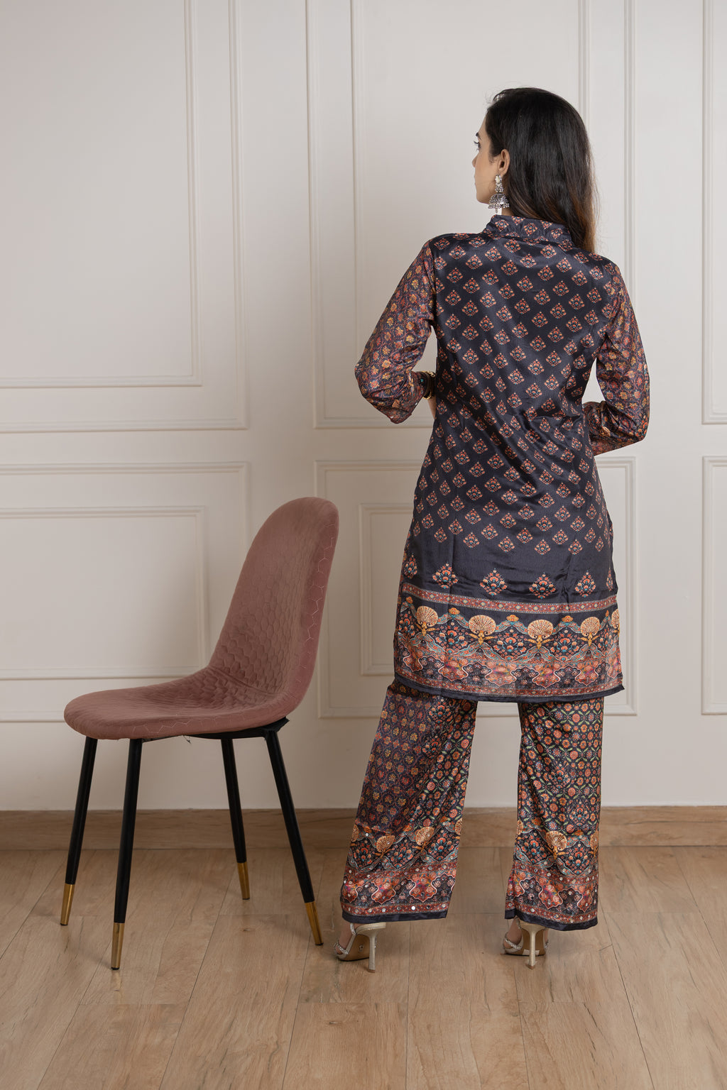 Zoya – Black Chinnon Mirror-Work