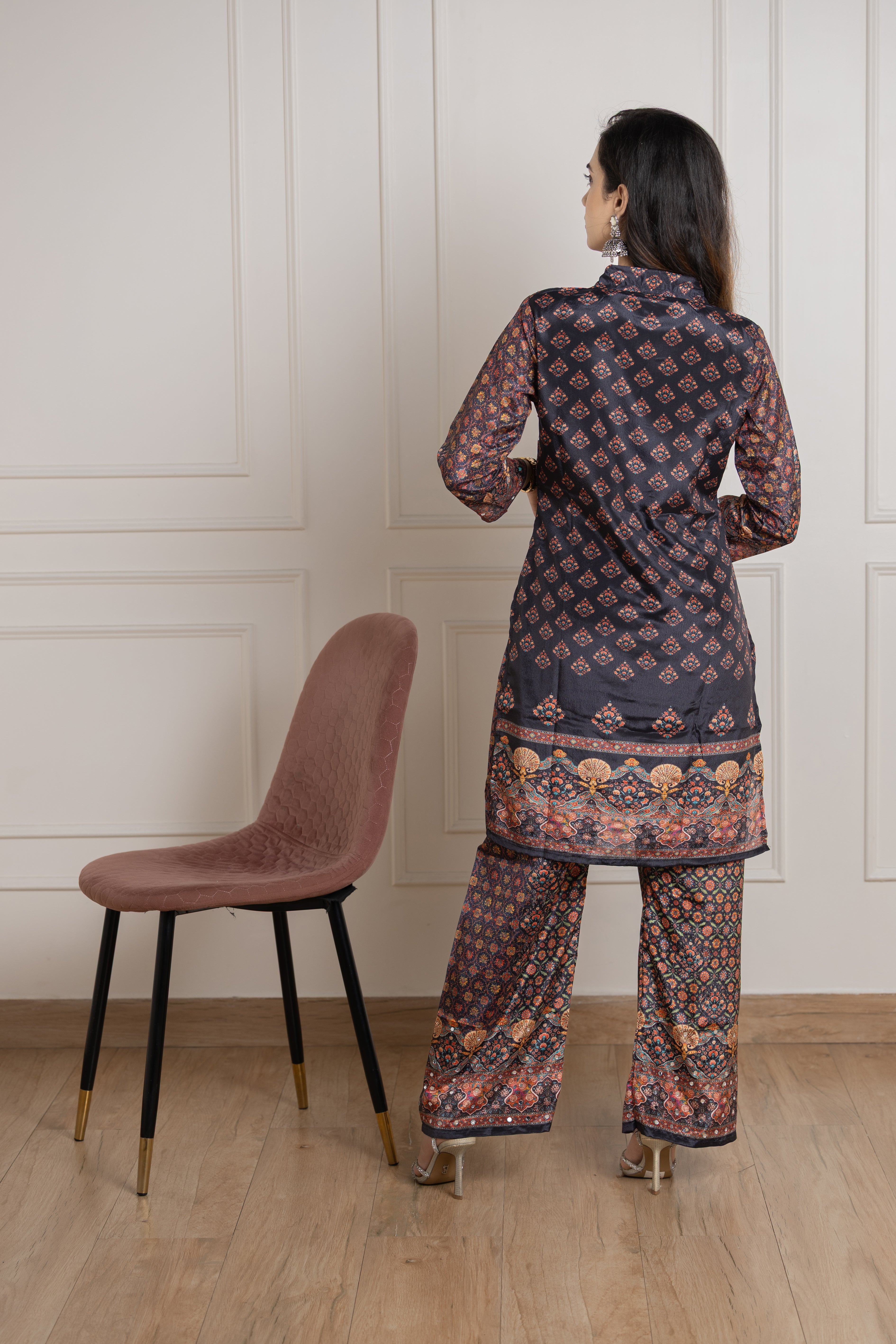 Zoya – Black Chinnon Mirror-Work