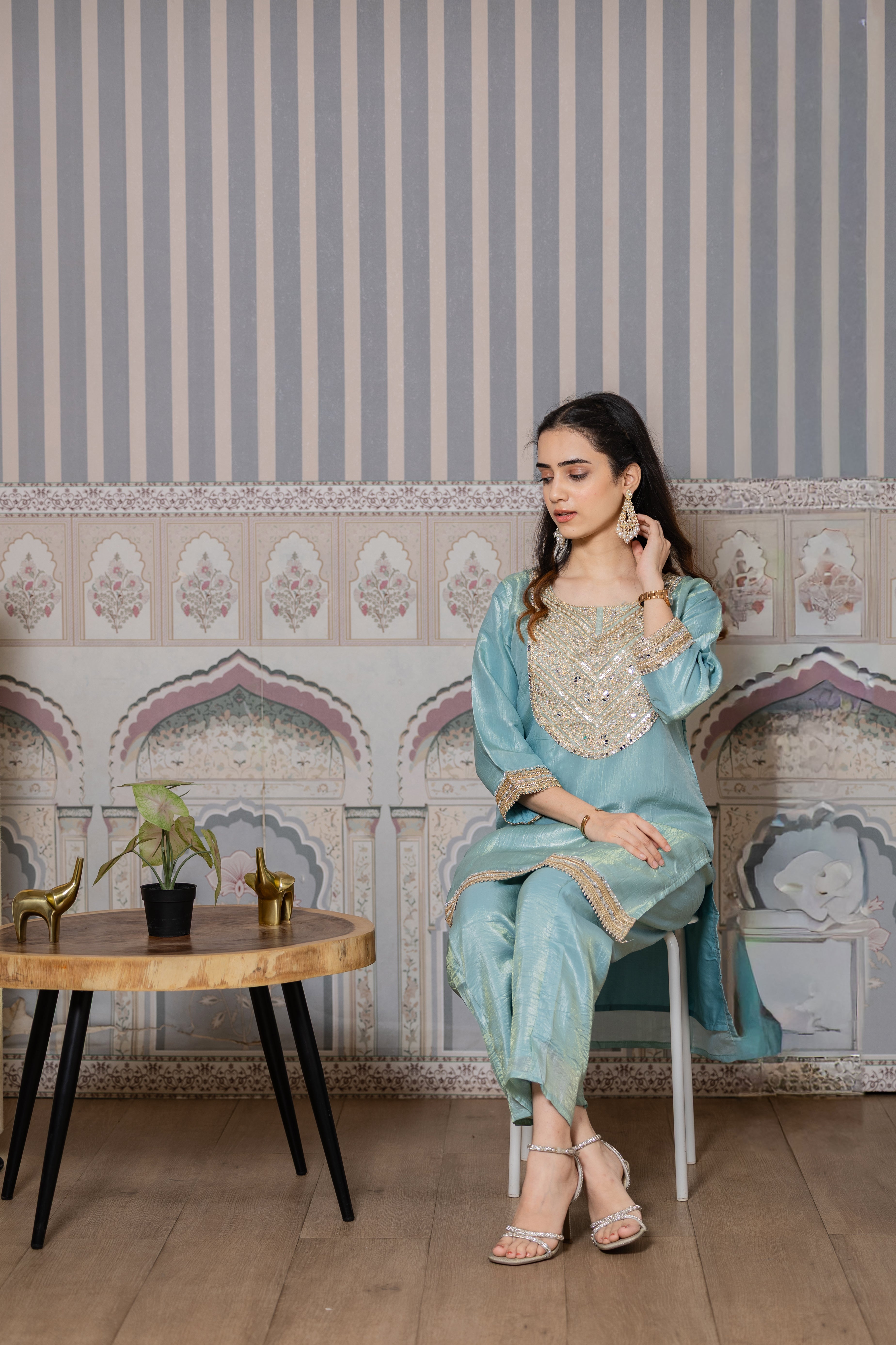 Noura – Turquoise fendi crush straight-cut