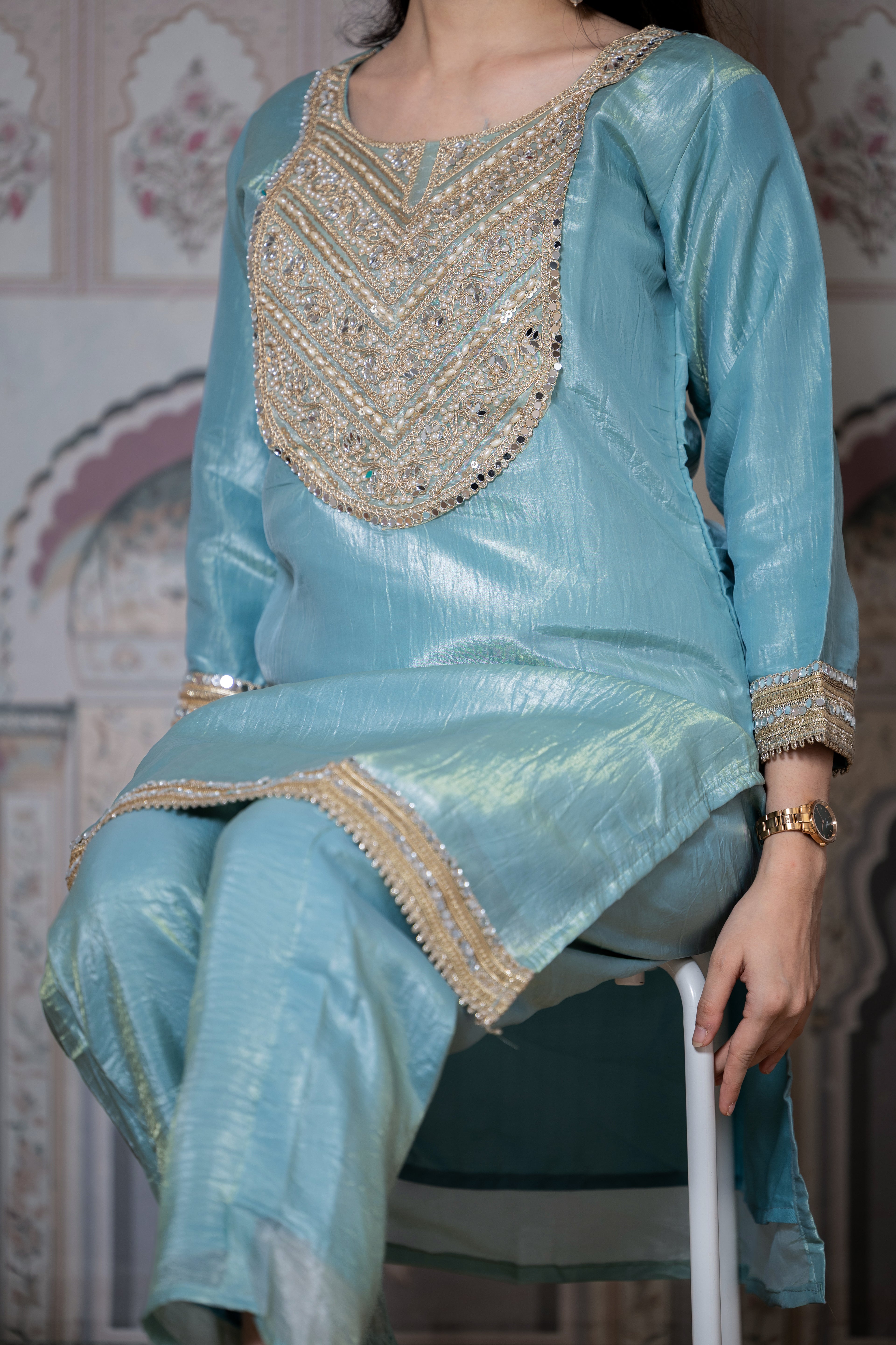 Noura – Turquoise fendi crush straight-cut