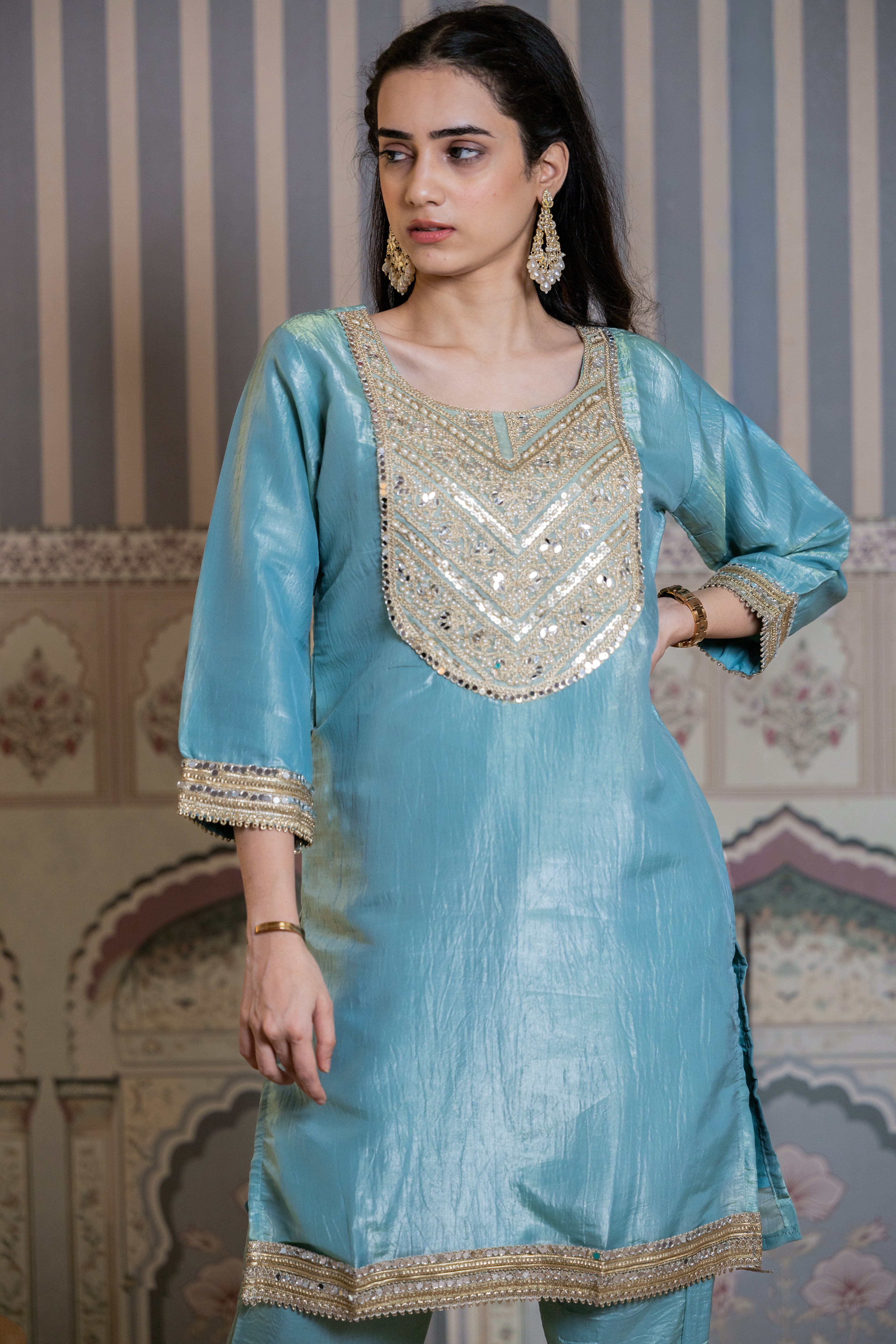 Noura – Turquoise fendi crush straight-cut